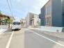 前面道路、幅員がございますので、駐車もスムーズに行えます！駐車が少し苦手なママさんでも安心ですね♪