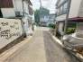交通量の少ない前面道路ですので、小さなお子様がおられるご家庭でも安心してお住まいいただけます。