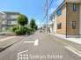 前面道路、幅員がございますので、駐車もスムーズに行えます！駐車が少し苦手なママさんでも安心ですね♪