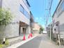 交通量の少ない前面道路ですので、小さなお子様がおられるご家庭でも安心してお住まいいただけます。
