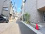 小学校まで徒歩約6分、中学校まで徒歩約10分でお子様が無理なく通える距離です。保育園や幼稚園も近くに多数あり、子育てファミリーには嬉しい環境です！