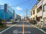 交通量の少ない前面道路ですので、小さなお子様がおられるご家庭でも安心してお住まいいただけます。
