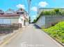 交通量の少ない前面道路ですので、小さなお子様がおられるご家庭でも安心してお住まいいただけます。
