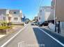 前面道路、幅員がございますので、駐車もスムーズに行えます！駐車が少し苦手なママさんでも安心ですね♪
