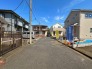 交通量の少ない前面道路ですので、小さなお子様がおられるご家庭でも安心してお住まいいただけます。