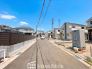 前面道路、幅員がございますので、駐車もスムーズに行えます！駐車が少し苦手なママさんでも安心ですね♪
