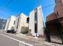 小学校まで徒歩約7分、中学校まで徒歩約9分でお子様が無理なく通える距離です。保育園や幼稚園も近くに多数あり、子育てファミリーには嬉しい環境です！