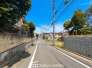 お車の出し入れがスムーズに出来る前面道路になります。ストレスを感じる事なく出来ますので駐車苦手な方もご安心いただけます。
