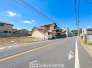 交通量の少ない前面道路ですので、小さなお子様がおられるご家庭でも安心してお住まいいただけます。