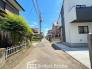 交通量の少ない前面道路ですので、小さなお子様がおられるご家庭でも安心してお住まいいただけます。
