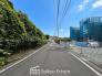交通量の少ない前面道路ですので、小さなお子様がおられるご家庭でも安心してお住まいいただけます。
