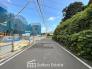 前面道路、幅員がございますので、駐車もスムーズに行えます！駐車が少し苦手なママさんでも安心ですね♪

