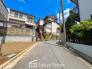 交通量の少ない前面道路ですので、小さなお子様がおられるご家庭でも安心してお住まいいただけます。
