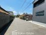 交通量の少ない前面道路ですので、小さなお子様がおられるご家庭でも安心してお住まいいただけます。