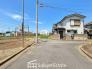 交通量の少ない前面道路ですので、小さなお子様がおられるご家庭でも安心してお住まいいただけます。

