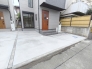 カースペースはコンクリート仕上げ。雨の日でも足元を気にすることなく駐車できます。
■府中市新町１　新築一戸建て■