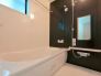 1坪サイズの浴室は浴槽もゆったりとした広さがあり半身浴にもご利用できます。また、換気と風通しには嬉しい窓も設置しております。■日野市大字日野　新築一戸建て■