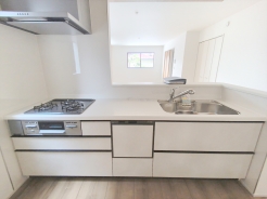 美しさと機能性に定評のあるシステムキッチンを採用しました。
■三鷹市上連雀6 新築一戸建て■