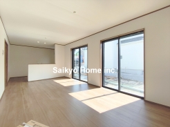 16帖超の広々LDK。南に面した窓からは暖かな陽光がたっぷり差し込みます。また通気性にも優れた設計です。
■日野市平山5 新築一戸建て■