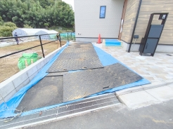 カースペースはコンクリート仕上げ。雨の日も足元は気になりません!
■八王子市長沼町 新築一戸建■