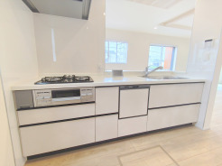 キッチンに立った位置から、リビングにいる家族に目線が届く見守りキッチン!
■立川市一番町2 新築一戸建■