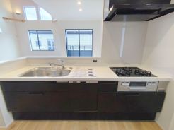 キッチンに立った位置から、リビングにいる家族に目線が届く見守りキッチン!
■府中市若松町3丁目 新築戸建て■