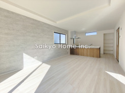 開放的な空間と、陽当たりが魅力のリビングルーム。家族の時間をゆったりと過ごせるプランニングになっています。
■八王子市兵衛2 新築一戸建■