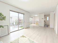 開放的な空間と、陽当たりが魅力のリビングルーム。家族の時間をゆったりと過ごせるプランニングになっています。
■八王子市狭間町 新築一戸建■