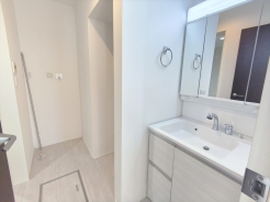 シンプルなデザインの洗面化粧台はとても使いやすく、お掃除も楽なのでいつもキレイな状態を保てます。
■昭島市宮沢町3 新築一戸建て■