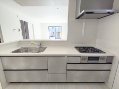 お料理やお茶の準備をしながらリビングが見渡せる対面キッチン。
■昭島市宮沢町3 新築一戸建て■