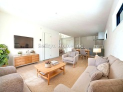 家族が集うLDKは、キッチン・ダイニング・リビングが一つの空間になった間取り。大きな窓から明るさを確保。奥様に嬉しいキッチンからLDを見渡せます。
※家具はCG加工しております。
■日野市新井2丁目 新築戸建て■