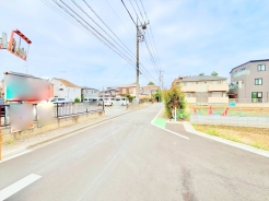 前面道路は5mの幅広な道路です。入出庫の際もらくらくです。■府中市白糸台1 売地■