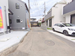 前面道路は4m。お車の出し入れもラクラクです。■府中市北山町2 新築一戸建て■