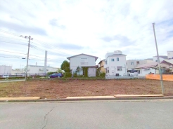 南向きの住宅は日当たりも良好。晴れの日はバルコニーでたっぷりと洗濯物を干すことができ家事もはかどりますよ。■立川市栄町3 建築条件付き売地■