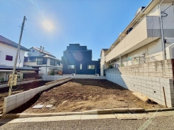 南向きの住宅は日当たりも良好。晴れの日はバルコニーでたっぷりと洗濯物を干すことができ家事もはかどりますよ。■府中市分梅町1 新築一戸建■