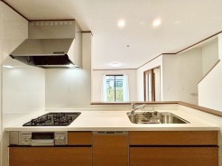 キッチンからリビング全体を見渡せるので、小さなお子様がいらしても様子を見ながら家事ができますね
■府中市新町3丁目 新築戸建て■