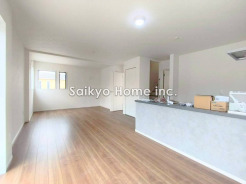 南向きの大きな窓からは圧倒的な光が差し込み、1年を通して明るいリビングを照らしてくれます。自然と家族の笑顔と心穏やかな一時を感じる事ができる、そんな空間になりました。床暖房もすいて冬も快適です。
■国分寺市高木町3 新築一戸建て■