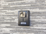 【モニター付きインターフォン】