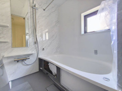 ゆったりと足を伸ばせる一坪タイプの浴室です。浴室換気乾燥機付きですので、カビの発生も抑制出来ます。
■日野市上田 新築一戸建■