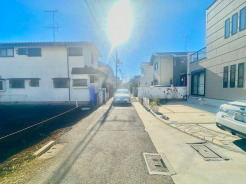 小学校まで徒歩3分ほど。お子様の負担も少なく、安心して通学できますね。■立川市錦町5 新築一戸建■