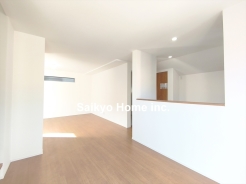 2階リビングのため、日当たり良好!家族が集まるLDKは暖かく快適な空間をご用意しました!■八王子市子安町1 新築一戸建■