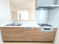 キッチンからリビング全体を見渡せるので、小さなお子様がいらしても様子を見ながら家事ができますね
■八王子市子安町1 新築一戸建■