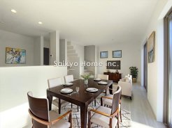 オープンでのびやかな空間を生み出すこだわりの「広がり」と「ゆとり」。家族と過ごす時間を大切にした住空間です。※家具等はCG加工しております。■日野市西平山5丁目 新築戸建て■