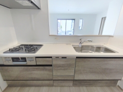 キッチンに立った位置から、リビングにいる家族に目線が届く見守りキッチン!
■国立市富士見台1 新築一戸建て■