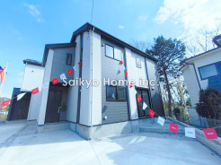 ナチュラルモダンな外観が目をひく新築分譲住宅。お友達が遊びに来た時も自慢できる邸宅です。
■八王子市緑町 新築一戸建て■