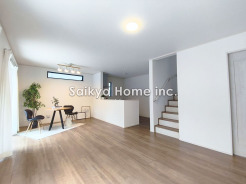 のびやかに広がるリビングは、一年を通して爽やかな光と風に癒される家族のなごみ空間です。
■調布市深大寺1 新築一戸建て■