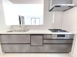 キッチンからリビング全体を見渡せるので、小さなお子様がいらしても様子を見ながら家事ができますね
■府中市若松町3丁目 新築戸建て■