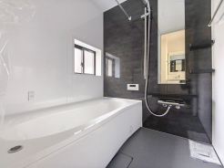 一日の疲れを癒すための心地よい浴室はゆとりあるサイズを採用。浴室乾燥機付き!汚れにくくお手入れしやすい浴室です。
■府中市若松町3丁目 新築戸建て■