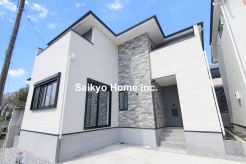 1号棟外観。シンプルかつシャープなデザインが印象的な洗練された住まいです。もちろん、建物の基礎や構造など目に見えない部分もしっかりとこだわった造りです。
■八王子市富士見町 新築一戸建て■