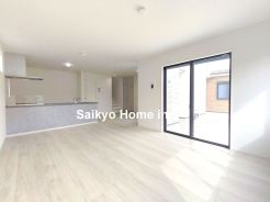 南向きの大きな窓からは柔らかな光が差し込み、1年を通して明るくリビングを照らしてくれます。自然と家族の笑顔と心穏やかな一時を感じる事ができる、そんな空間になりました。
■八王子市富士見町 新築一戸建て■